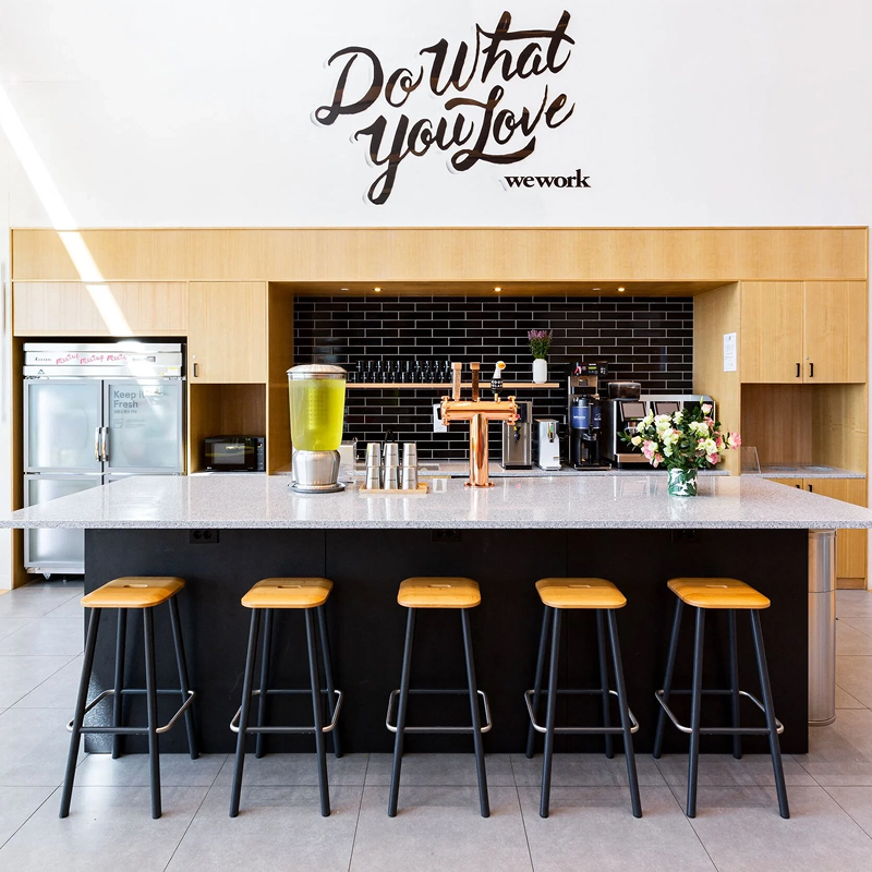 라디오 방송하는 사람